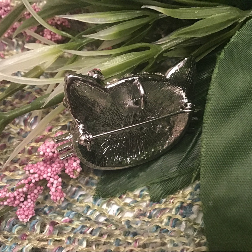 Hello Kitty Brooch - Picture 4 of 5